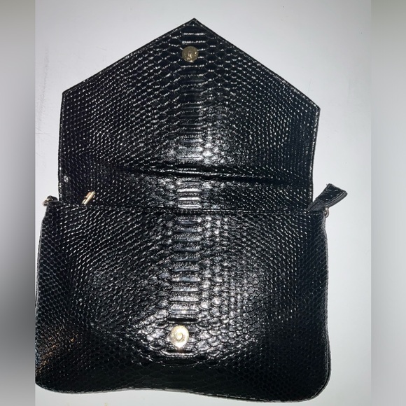 Urban Expressions, black snake print cross body purse. - Picture 4 of 5